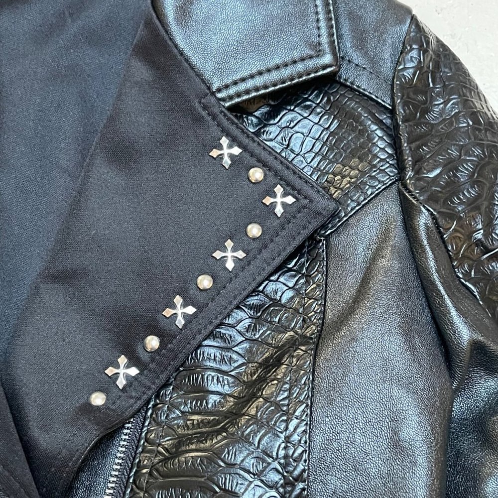 D Signed Disney Black Faux Leather Moto Jacket Girls Medium 10/12 Silver Studs - Picture 4 of 10